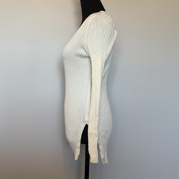 Ambiance V-Neck Top - Picture 2 of 7